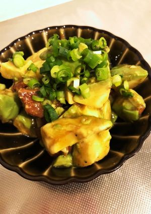 簡単おつまみ！アボカドと焼き鳥缶和え-レシピのメイン写真