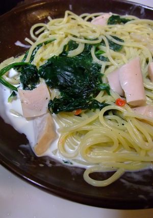 ソーセージほうれん草で賢いクリームパスタ-レシピのメイン写真
