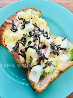 アボカドとクリチの塩昆布トースト-レシピのメイン写真