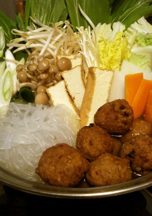 温かお鍋☆揚げ団子と中華風タレで♪-レシピのメイン写真