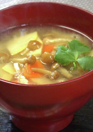 今日の味噌汁★タケノコとなめこ【動画】-レシピのメイン写真