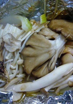 鮭と盛りたくさんキノコの味噌バター蒸し-レシピのメイン写真