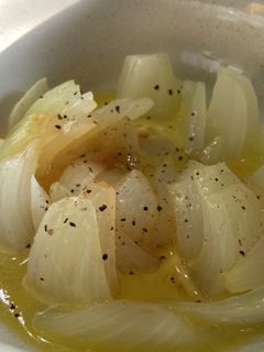 レンジで簡単!新玉ねぎの丸ごとコンソメ-レシピのメイン写真