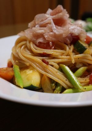 夏野菜と生ハムでアラビアータ風-レシピのメイン写真