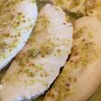 鳥ササミ蒸しの柚子胡椒バターソース