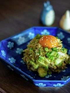 鶏むねとアボカドで森ユッケ!美容レシピ!-レシピのメイン写真