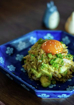 鶏むねとアボカドで森ユッケ！美容レシピ！-レシピのメイン写真