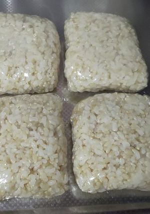 ご飯の包み方〜綺麗な四角!異物混入防止〜-レシピのメイン写真