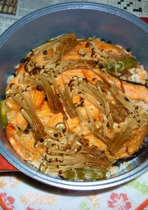 無加水鍋でサーモントラウトの炊き込みご飯-レシピのメイン写真