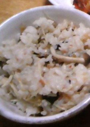 たっぷりキノコと梅の混ぜご飯！！-レシピのメイン写真