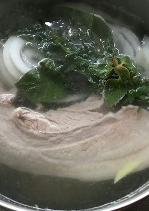フレッシュハーブを使った豚バラ塊下処理-レシピのメイン写真