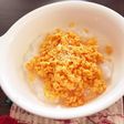 【離乳食中期】トマたまチーズのせおかゆ