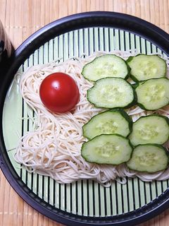こどもの日♪きゅうりトマトとろろそうめん-レシピのメイン写真