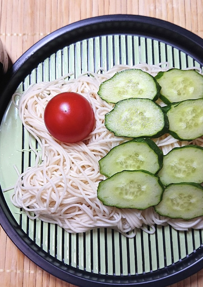 こどもの日♪きゅうりトマトとろろそうめん-レシピのメイン写真