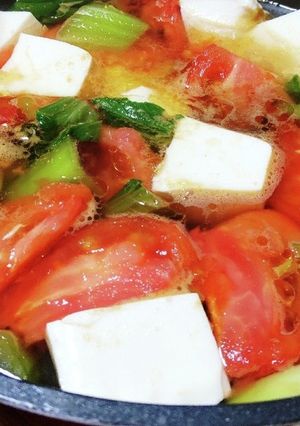 ハードル無し♪チンゲン菜とトマトで豆腐鍋-レシピのメイン写真