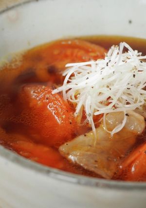 粗挽き黒胡椒がよく合う！トマト肉うどん-レシピのメイン写真