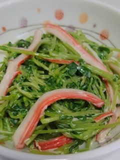簡単!豆苗とカニカマのわさびマヨ和え♪-レシピのメイン写真