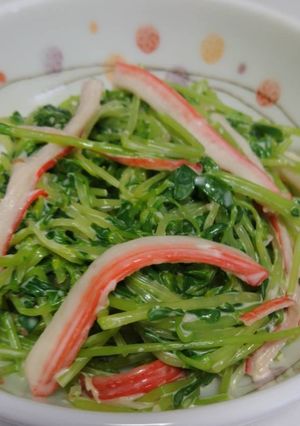 簡単！豆苗とカニカマのわさびマヨ和え♪-レシピのメイン写真