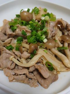 簡単!美味!豚こまときのこの梅バター炒め-レシピのメイン写真