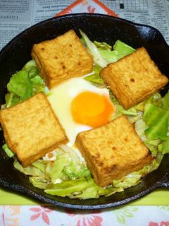 絹厚揚げ春キャベツのアヒージョ炒め・月見-レシピのメイン写真