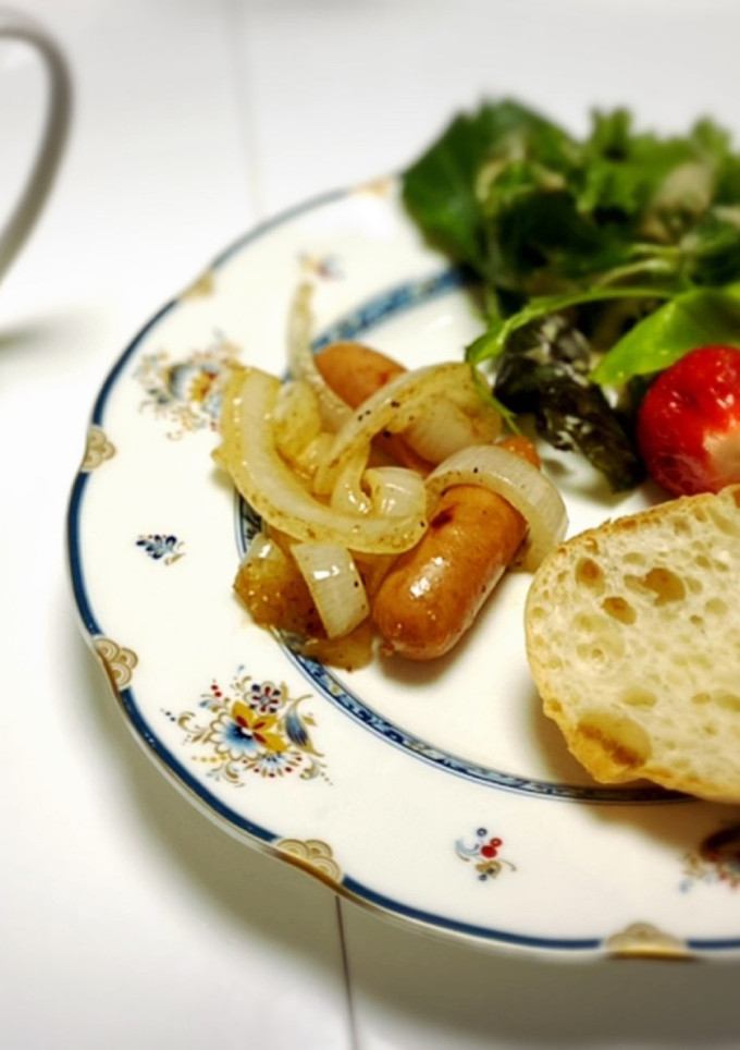 朝食に　玉ねぎとウインナーマヨネーズ炒め-レシピのメイン写真