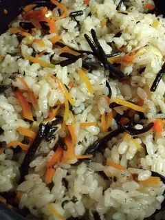ひじきご飯(炊き込みご飯)-レシピのメイン写真