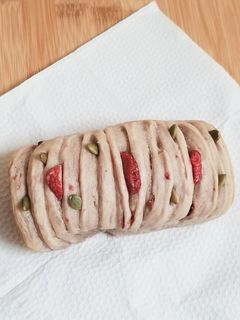 いちごミルクパン☆ちぎりパンにも^^*b-レシピのメイン写真