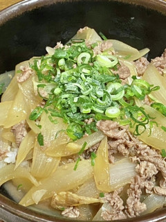 麺つゆで新玉ねぎの牛丼・生姜風味-レシピのメイン写真