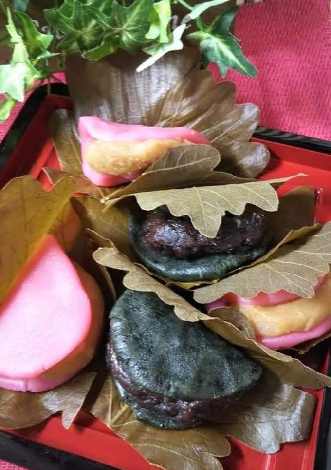 簡単に味噌餡とつぶ餡のかしわ餅-レシピのメイン写真