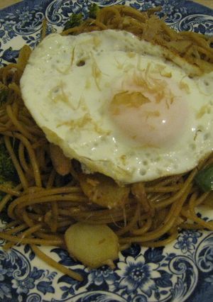 目玉焼きのっけ☆パスタ焼きそば-レシピのメイン写真