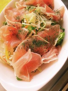 オリーブ漬けの生ハムサラダ。-レシピのメイン写真