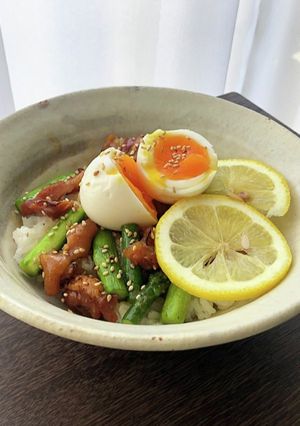 焼き鳥缶で作る♪簡単アスパラ入り焼き鳥丼-レシピのメイン写真