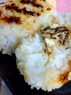 クリチ&塩昆布入り味噌みりん焼きおにぎり-レシピのメイン写真
