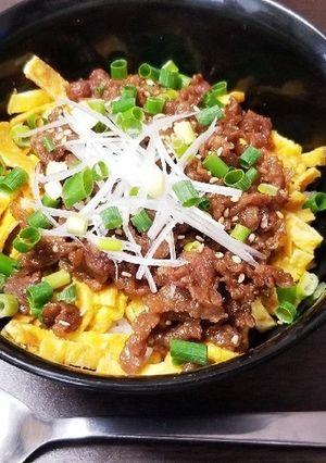 【子供が喜ぶ】牛コマ肉の2色丼-レシピのメイン写真