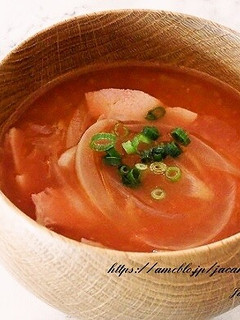 新玉ねぎとベーコンのトマト味噌汁-レシピのメイン写真