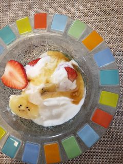 フルーツにヨーグルトと蜂蜜♪-レシピのメイン写真