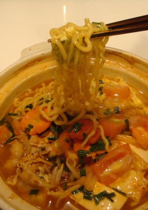 トマトもはいる！！キムチ鍋ラーメン-レシピのメイン写真