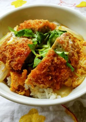 新玉ねぎとメンチカツで、かつ丼ぶり〜♪-レシピのメイン写真