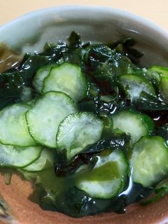 【簡単副菜】きゅうりとワカメの酢の物-レシピのメイン写真