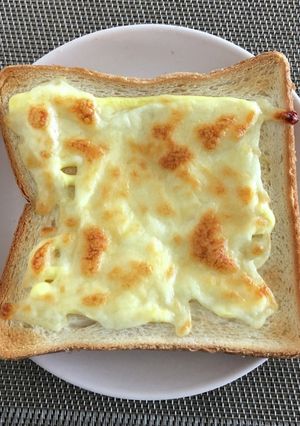 チーズとマヨネーズだけ!絶品トースト-レシピのメイン写真