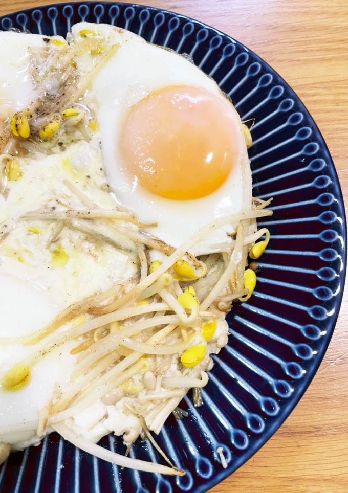 見た目よりかなら美味しい目玉焼き-レシピのメイン写真