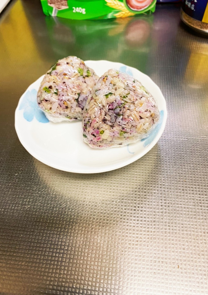 【冷凍・お弁当用】ゆかりのもち麦おにぎり-レシピのメイン写真