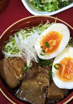 市販の豚角煮でゆで卵白髪ネギのせ豚角煮丼-レシピのメイン写真