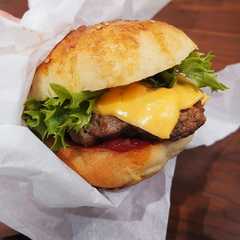รูปของ ジブリ飯*ぽんぽこ風マックチーズバーガー