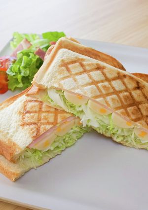 初めてでも簡単!チーかまのホットサンド-レシピのメイン写真