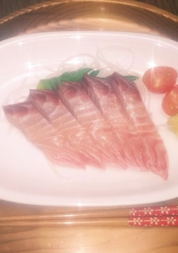 鰆のお造りにレモンとミニトマトを添えて！-レシピのメイン写真
