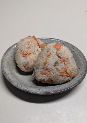 簡単！鮭としらすの炊き込みおむすび-レシピのメイン写真