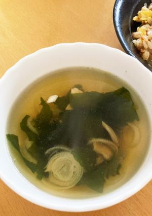 ほぼお湯を注ぐだけ☆簡単舞茸入りコンソメ-レシピのメイン写真