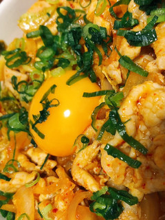 豚キムチ丼(卵黄のせ)-レシピのメイン写真