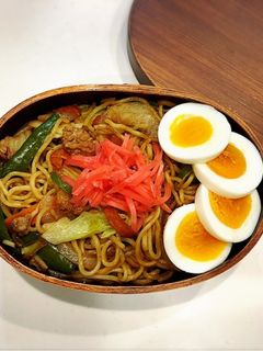 のっけ弁当(焼きそばにゆで卵2)-レシピのメイン写真